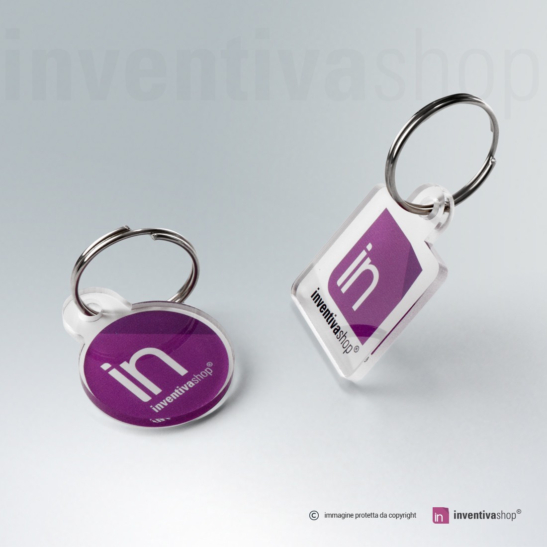 Portachiavi personalizzato in plexiglass con colore di sfondo , nome e  nappina colorata -  Italia
