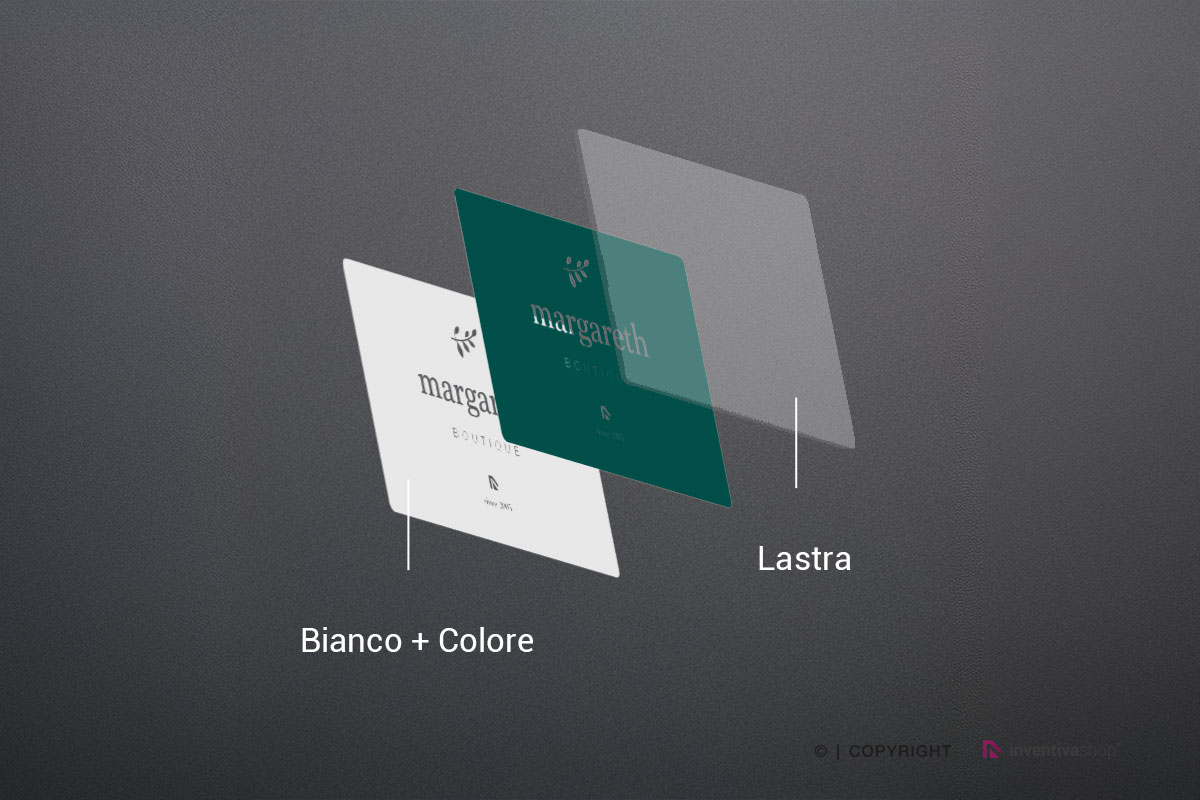 Inchiostro bianco e colore su tutto lo sfondo, tranne i contenuti che restano bucati.